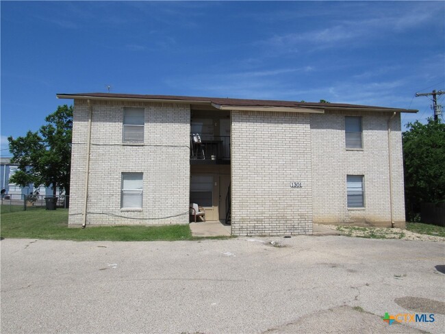 Building Photo - 1301 Quail Cir Rental