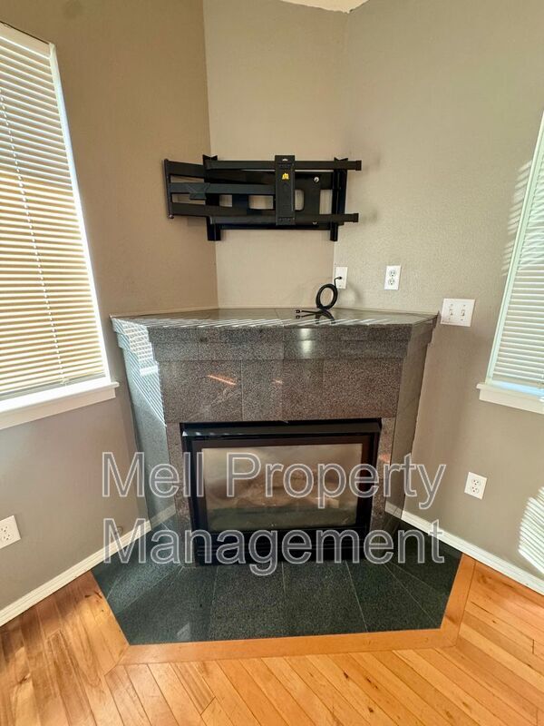 Photo - 490 SE Alpine Ave