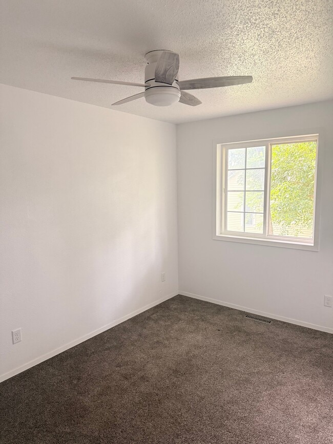 4 W Clark St