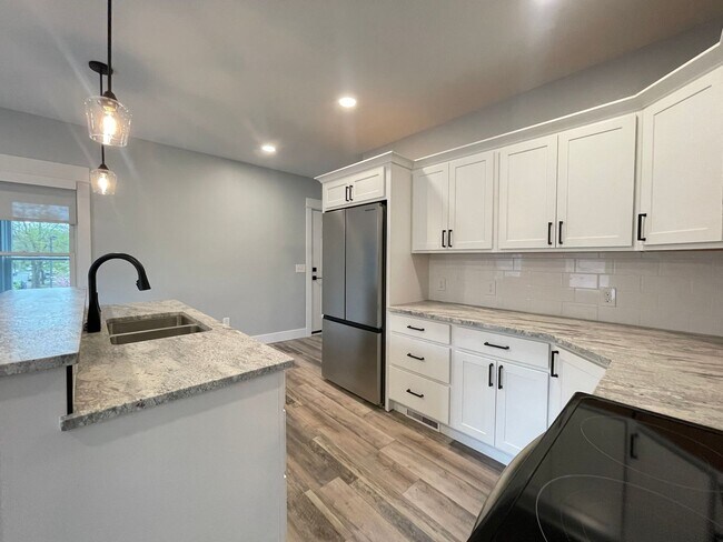 Photo - 203 Warren Ave SE Unit 203 Warren Ave SE