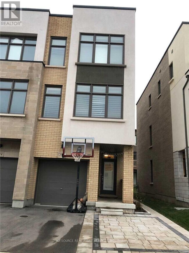 Photo - 212 Squire Cres
