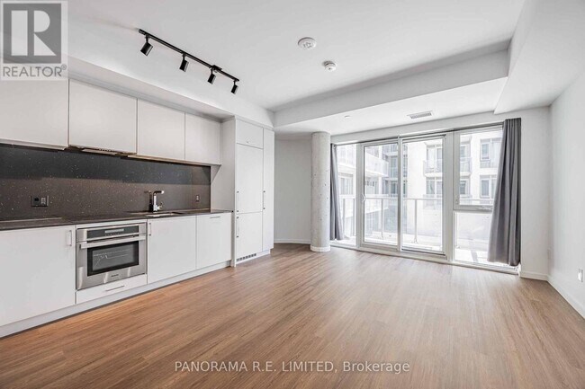 Photo - 689 The Queensway Unit 305