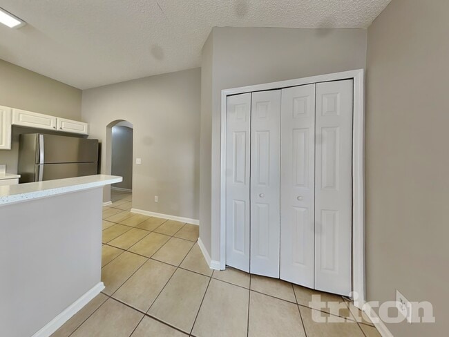 Photo - 883 Oak Arbor Cir