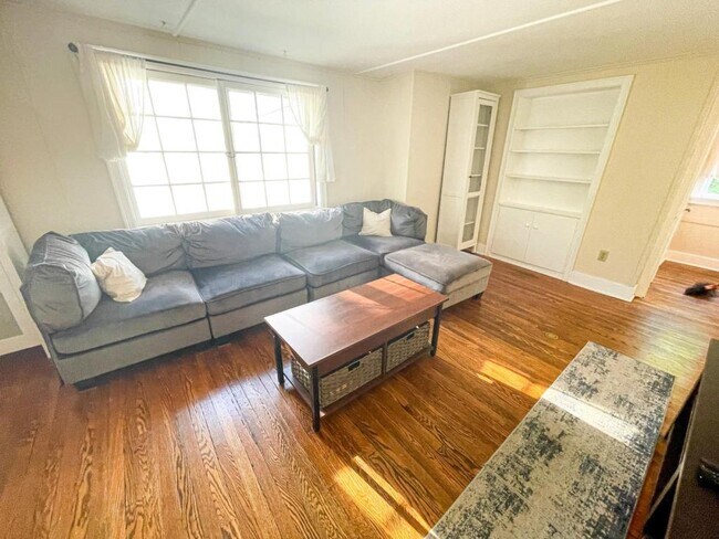 Photo - 705 E Seneca St