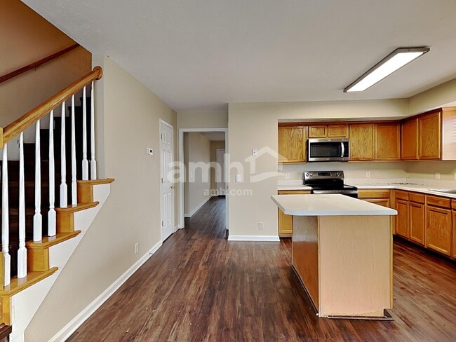 Photo - 913 Tom Hailey Blvd