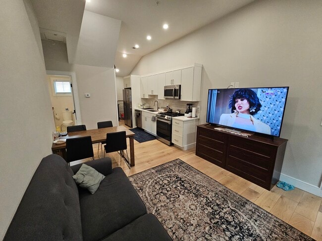 Photo - 9 Everett Sq Unit 6