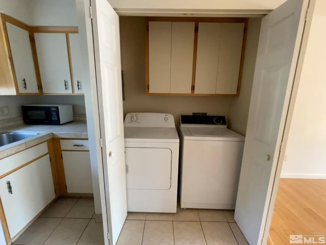 Photo - 1365 Kittyhawk Ave
