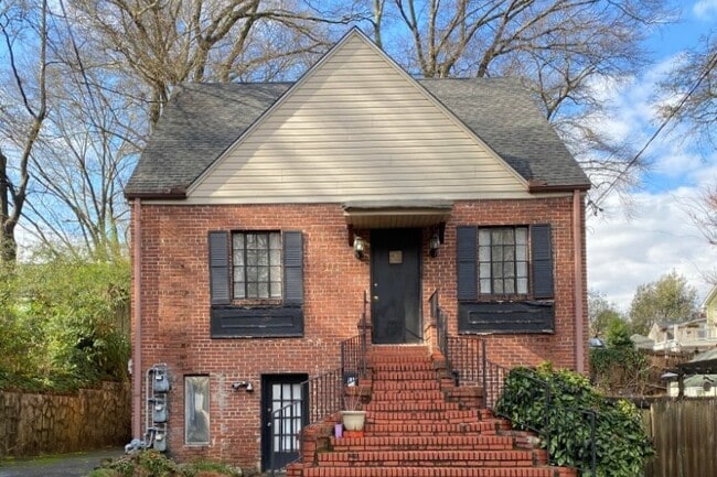 Building Photo - 834 Barnett St NE Unit B