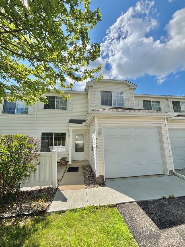 2 Bedroom Townhome Nestled in The Heart of... - 2 Bedroom Townhome Nestled in The Heart of...