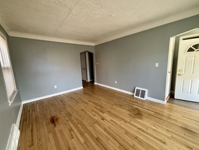 Photo - 20300 Gilchrist St