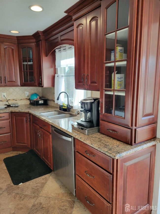 Photo - 2 Groendyke Cir