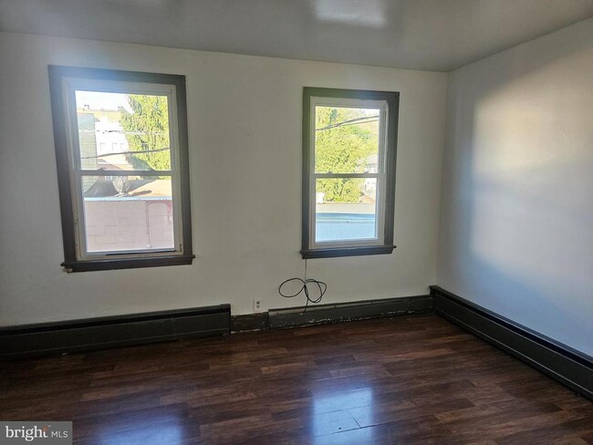 Photo - 106 N 11th St