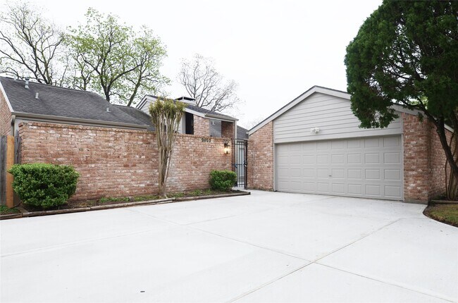 Photo - 2023 Woodland Springs St