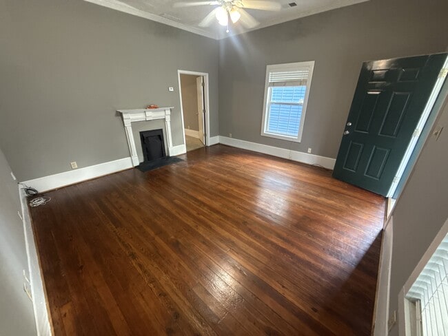 Photo - 1003 Curran St NW