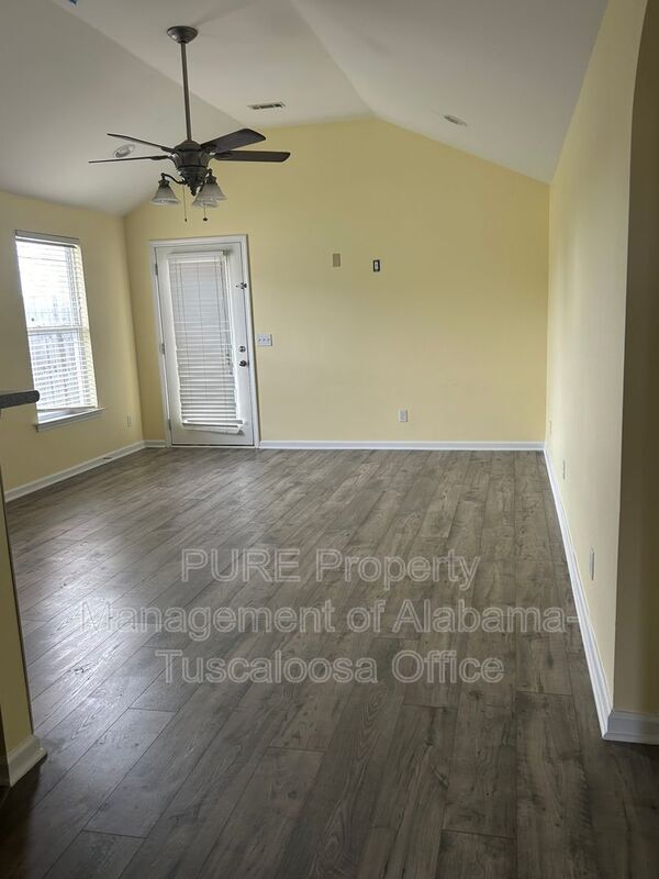 Photo - 201 Wexford Way