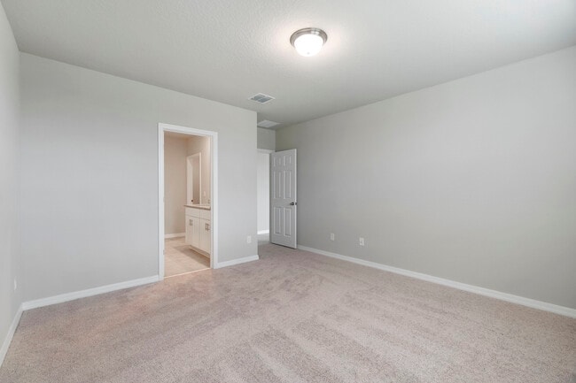 Photo - 121 Towns Cir