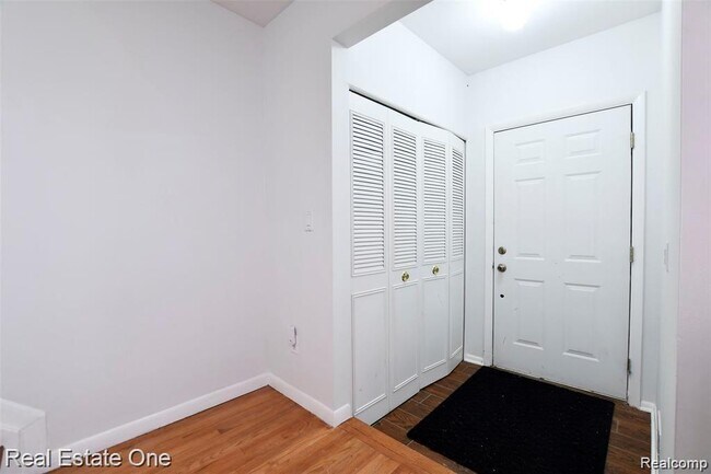 Photo - 509 N Fox Hills Dr