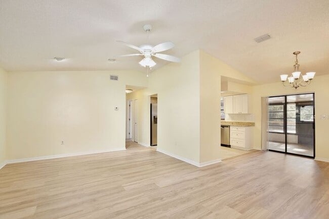 Photo - Gorgeous 3/2 Home with a 2 Car Garage Located in Well Maintained Cul-de-sac - Leesburg