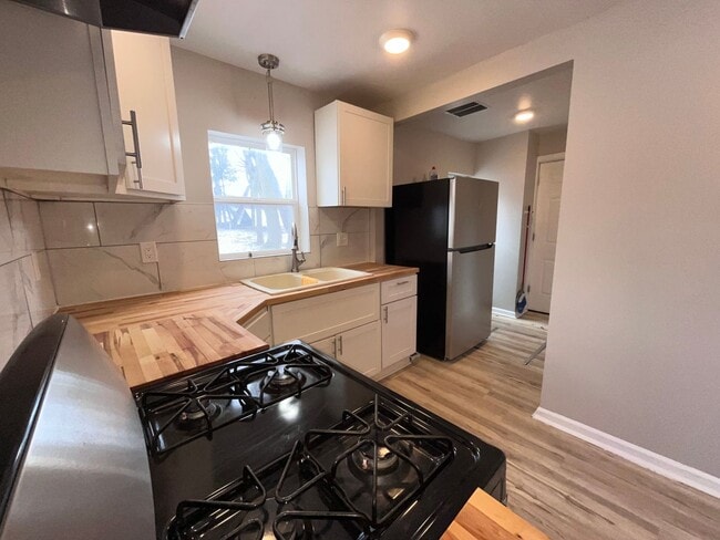 Photo - 2 bedroom, 1.5 bath house