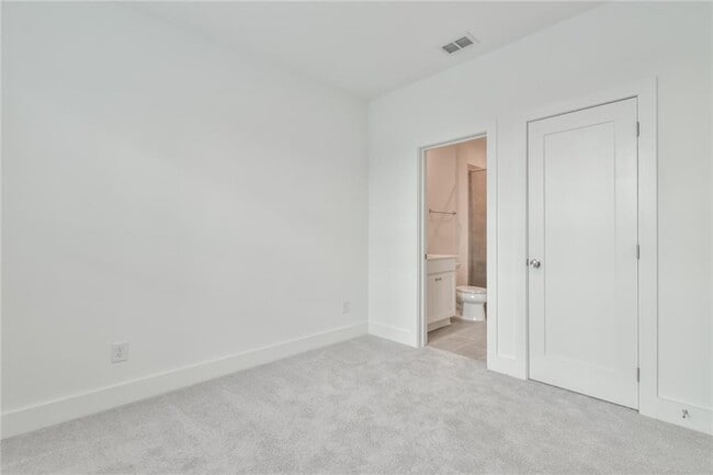 Photo - 490 Harmony Ter NW