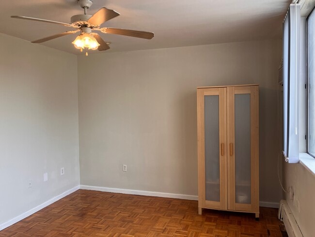 Building Photo - 121 20th St Unit Apartment 1
