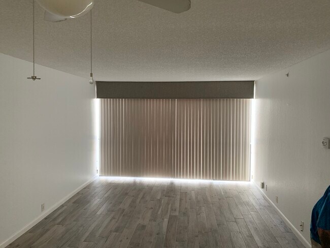Great Room 1 - 255 Dolphin Pt Unit 303