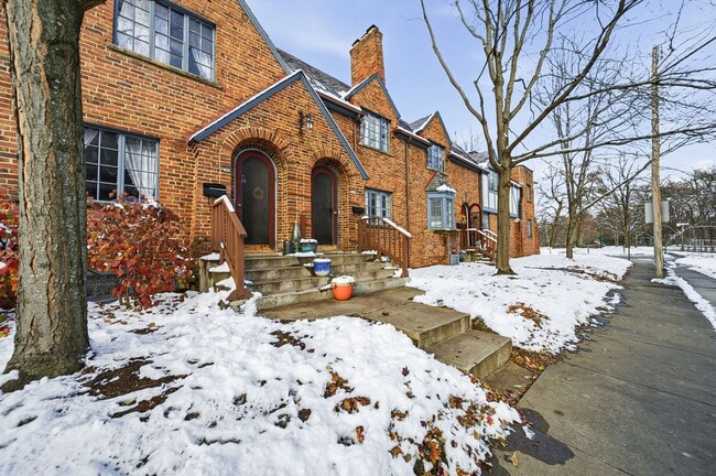 Photo - 2 Bedroom, 2 Bath Townhome located directly across from Franklin Park Conservatory