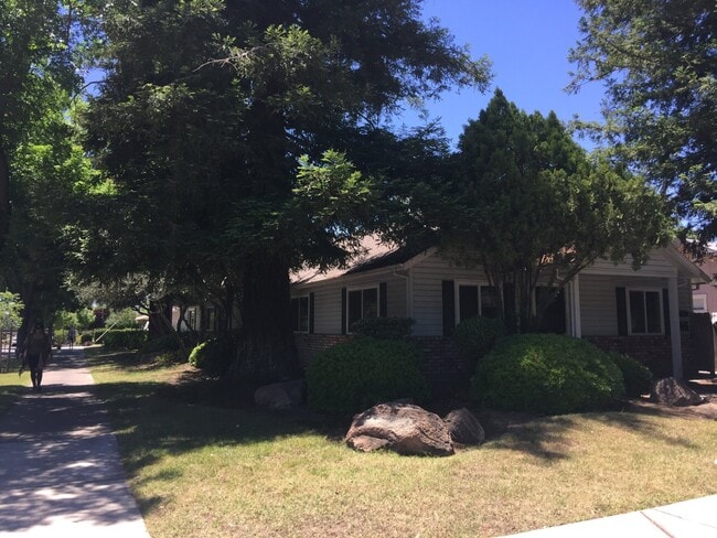 Building Photo - Coming Soon! Four Bedroom Duplex in North ... Rental