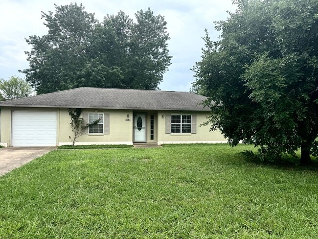 Building Photo - Just Listed