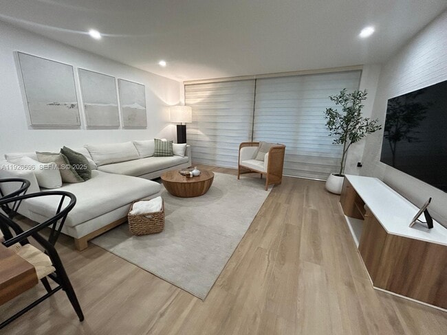 Photo - 5838 Collins Ave Unit 11D