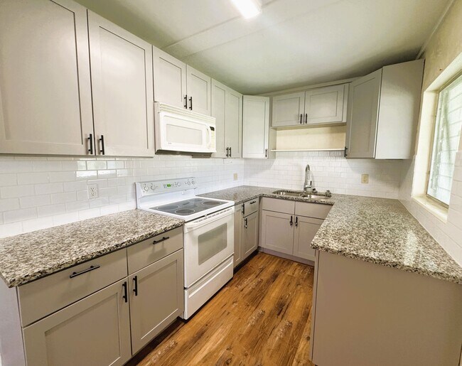 Cozy 3 Bedroom Home with Updated Kitchen and Spacious Yard in Port Charlotte