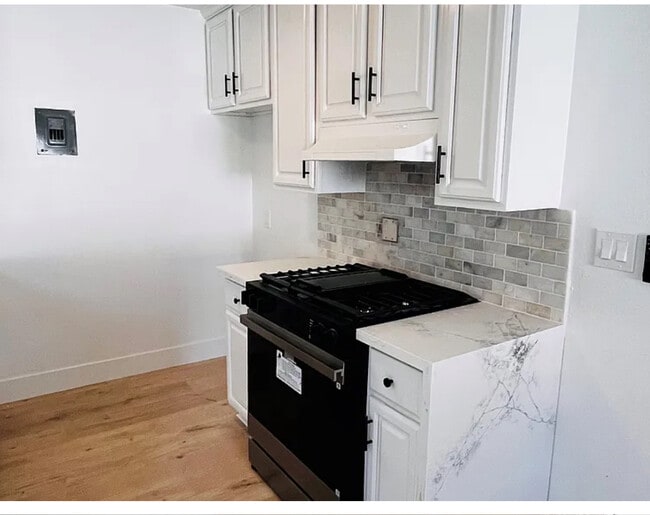 Building Photo - 17082 Emerald Ln Unit B