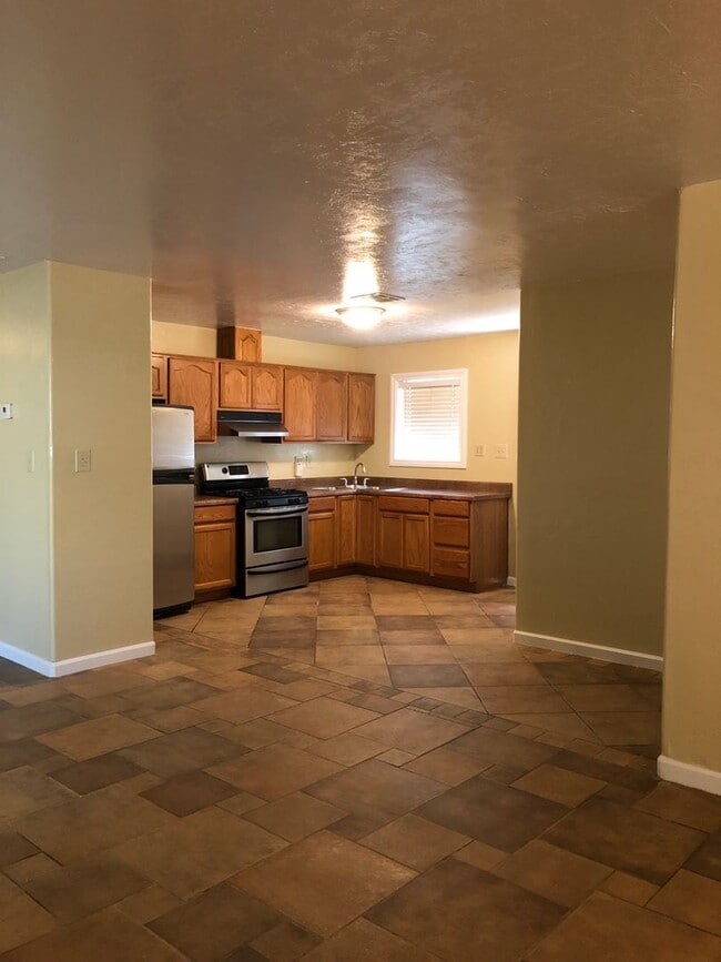 Photo - Perfect Family Home! 3 Bed/2 Bath Near Schools in Brawley