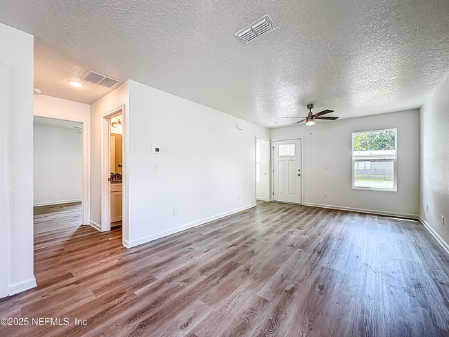 Photo - 780 W 5th St