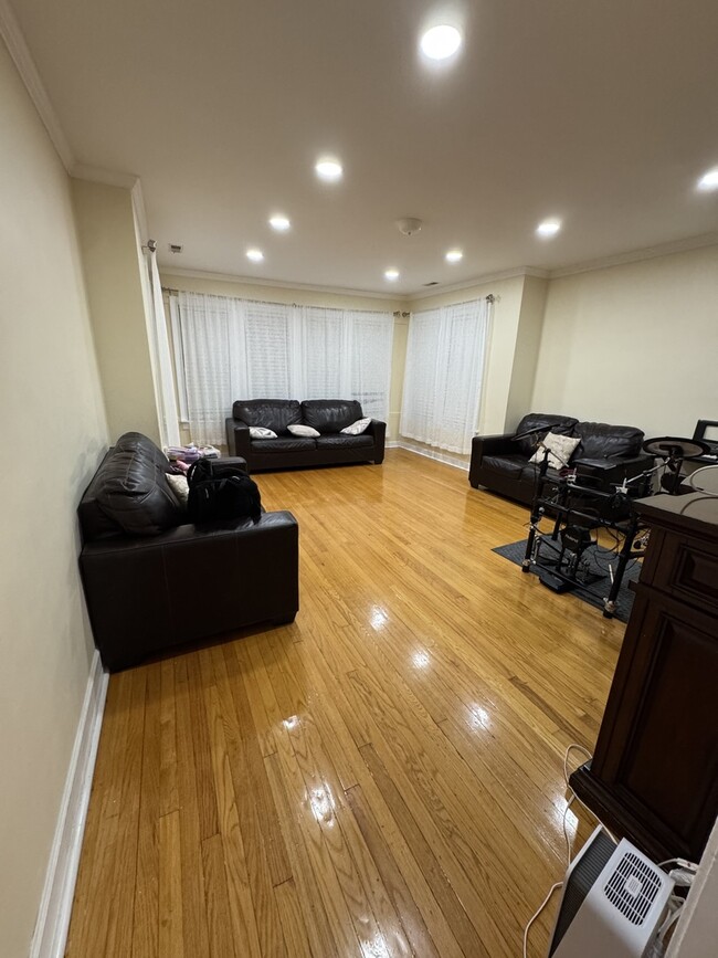 Photo - 9230 Harding Ave
