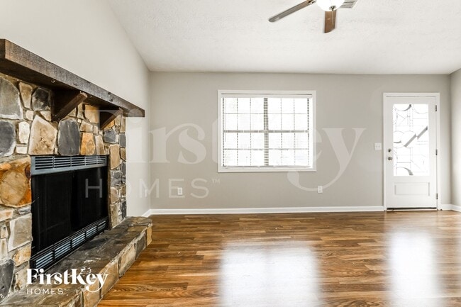 Photo - 4149 Warren Rd