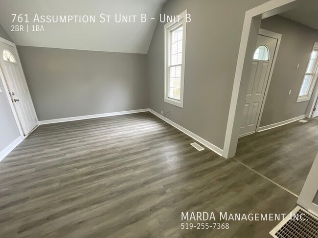 Photo - NEWLY RENOVATED 2 BED / 1 BATH UNIT ON ASSUMPTION + HYDRO & GAS! Unit B
