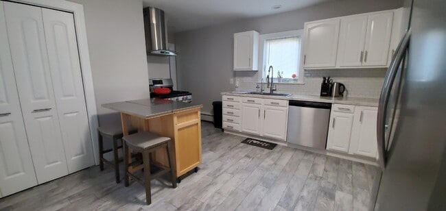 Building Photo - 18 King St Unit 1st fl Rental