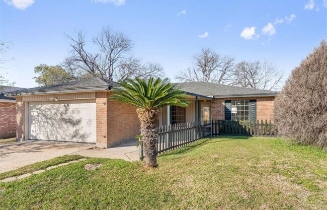 Building Photo - 12411 Drifting Winds Dr