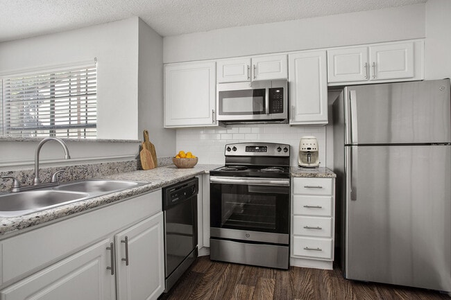 C242530_BristolGrapevine_VS Still_2b2b_Kitchen_01_final