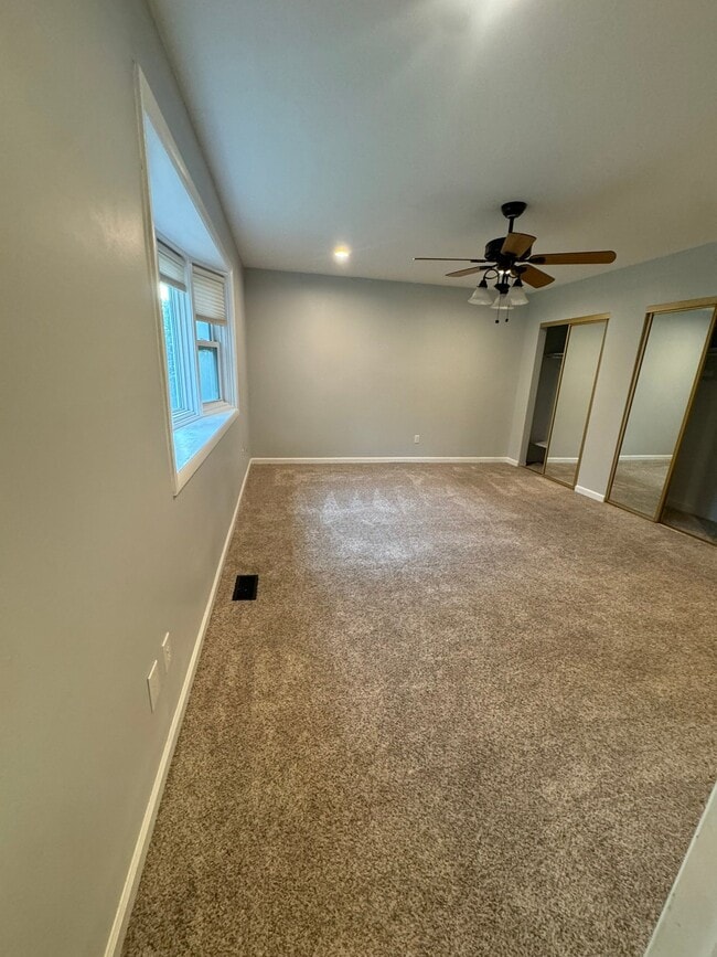 Photo - 992 Halcyon Dr