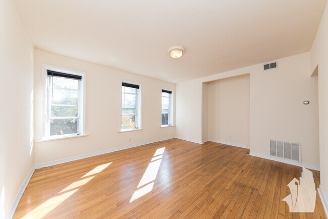 Building Photo - 3000 N Whipple St Unit 3040-1