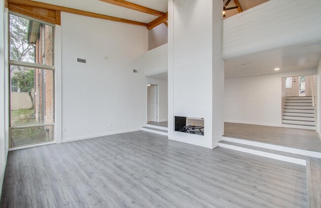 Photo - 417 Brook Hollow Dr