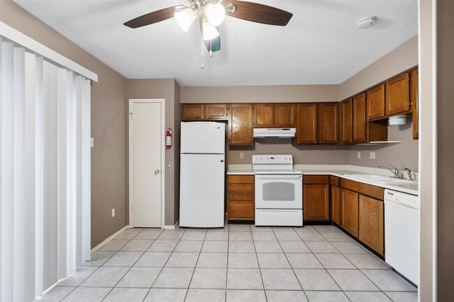 Photo - 2521 Crosstimbers Dr Unidad J5