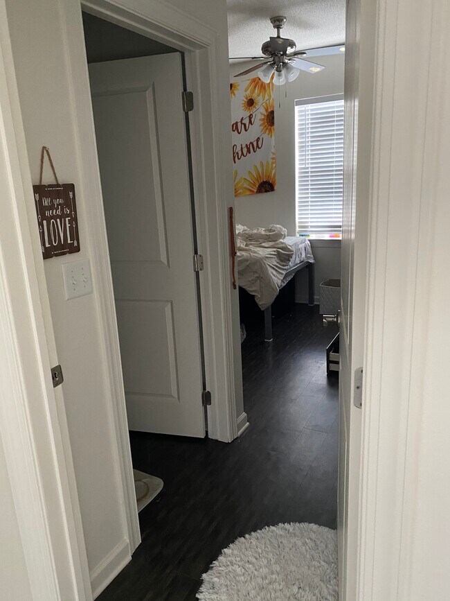 The whole room - 240 Onley Rd Unit 204-240 Room B