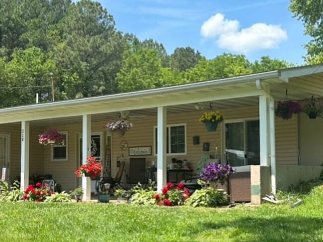 Building Photo - 320 Caraway Ln