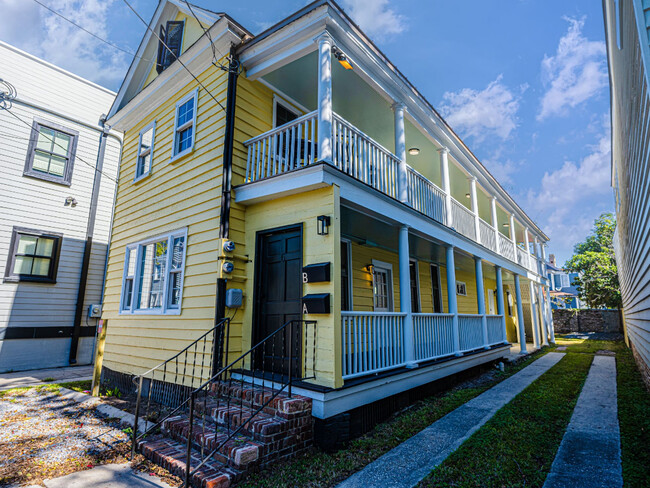 Front of building - 6 Islington Ct Apartments Unit Islington Oasis