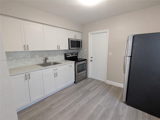 Photo - 2300 Douglas St Unit 7