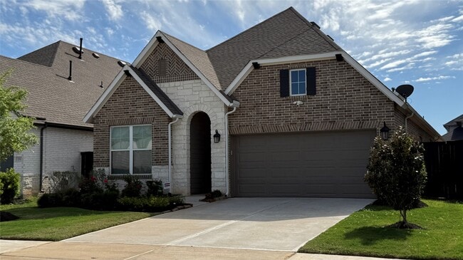 Photo - 215 Amaranth Wy