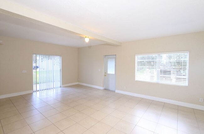 Photo - 4916 Silver Oak Dr